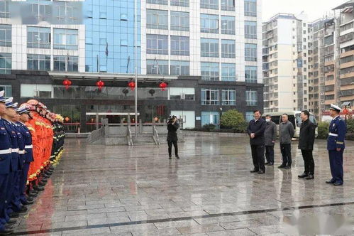 邹文辉慰问一线劳动者和检查节日市场供应情况